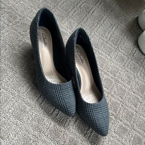 Clarks Collection Women's Pointed Toe Pumps in Black Houndstooth